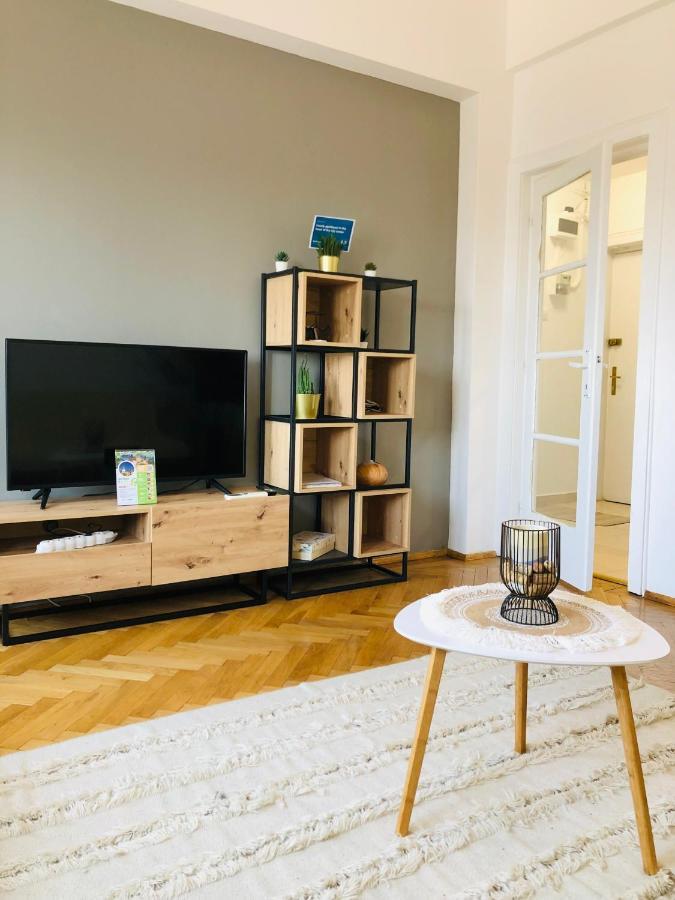 Lovely Studio Bucharest Luaran gambar